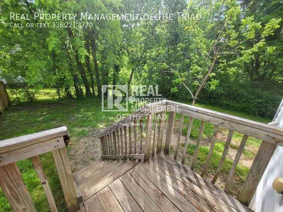 164 Riverside Dr - Photo 3 of 15