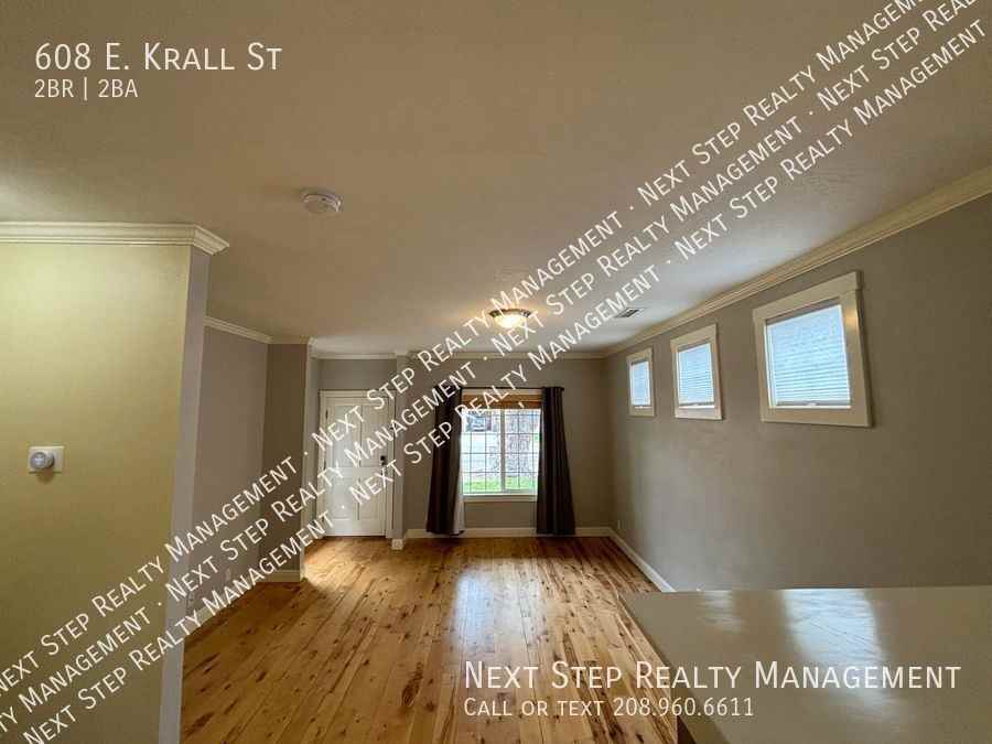 608 E Krall St - Photo 3 of 22