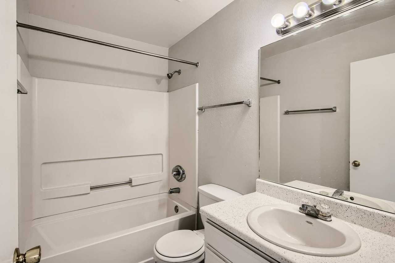 Mesa Vista Apartments - Photo 3 of 10