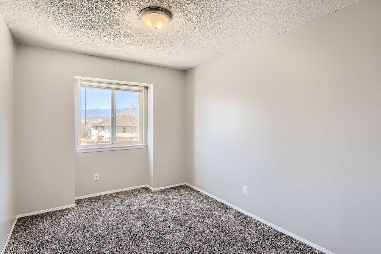 Mesa Vista Apartments - Photo 5 of 10