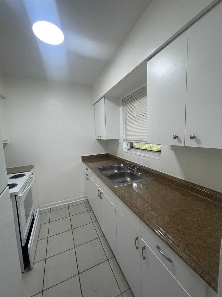 2509 NW 9th Avenue - Photo 4 of 7