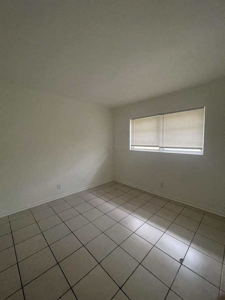 2509 NW 9th Avenue - Photo 7 of 7