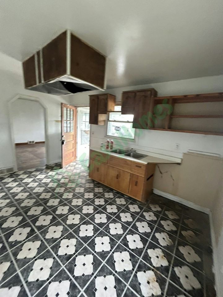 2416 Warwood Ave - Photo 3 of 13