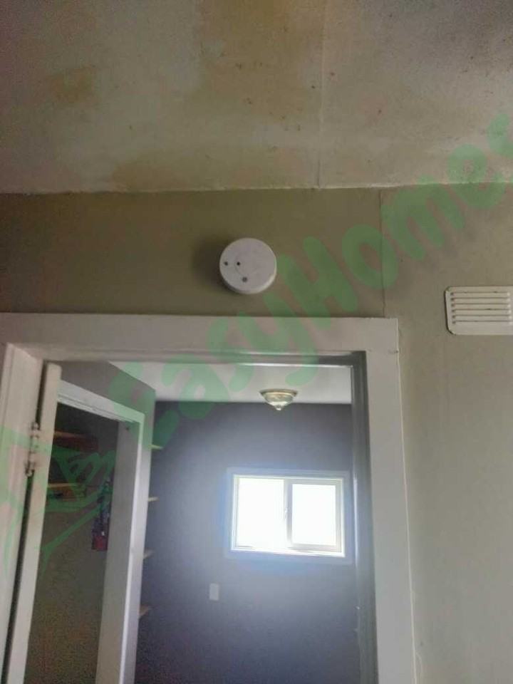 409 E 9th St - Photo 2 of 12