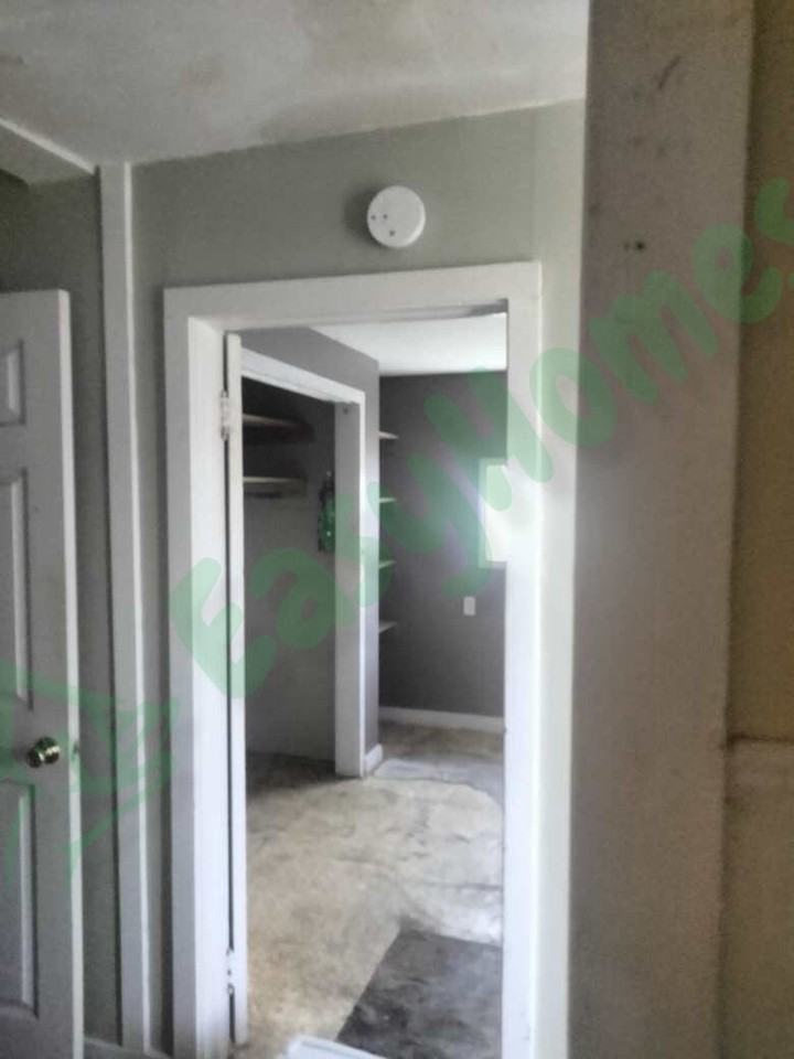 409 E 9th St - Photo 3 of 12