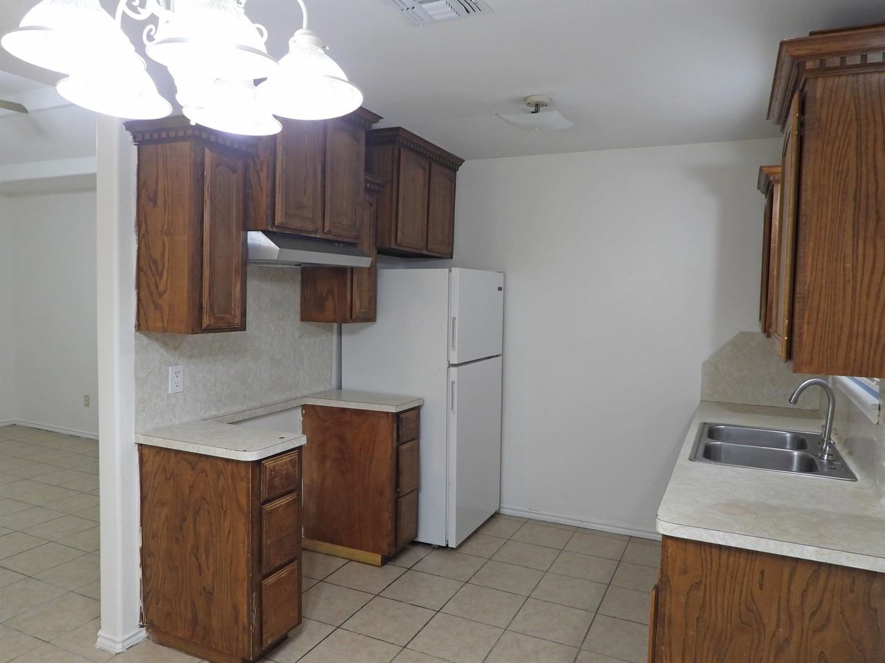 1806 S Ironwood St #A - Photo 4 of 30