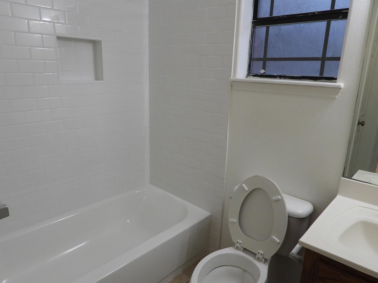 1806 S Ironwood St #A - Photo 6 of 30