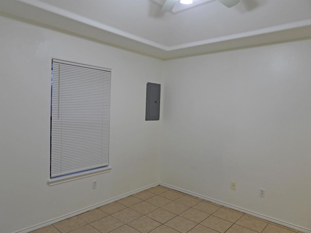 1806 S Ironwood St #A - Photo 7 of 30
