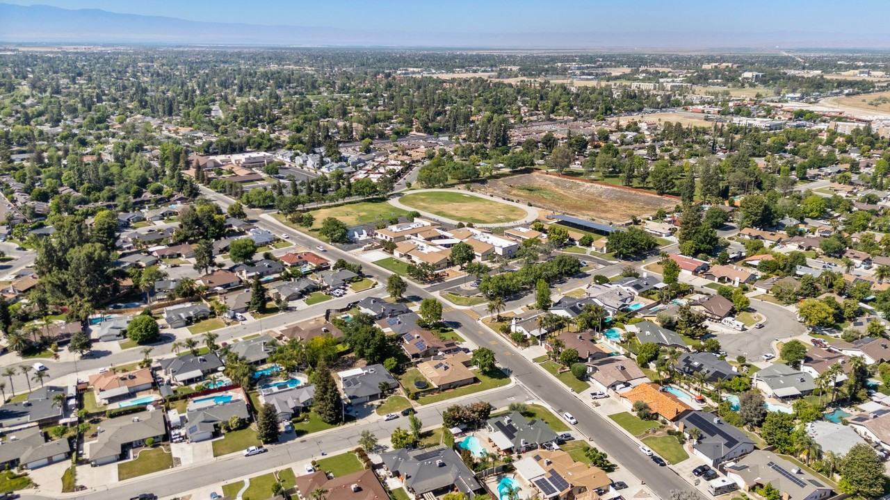 605 N El Rio Dr - Photo 6 of 50