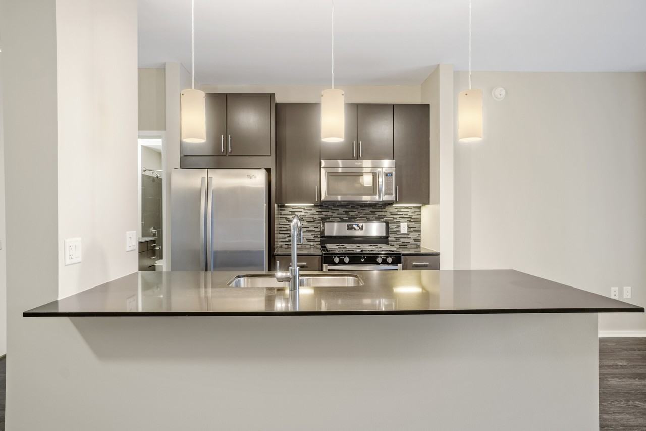 123 N Desplaines St - Photo 2 of 23