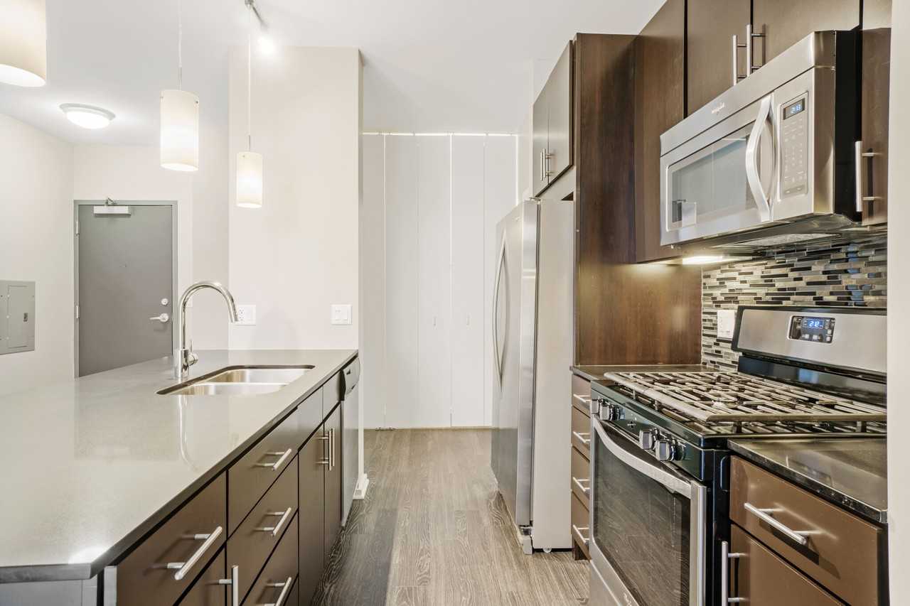 123 N Desplaines St - Photo 3 of 23