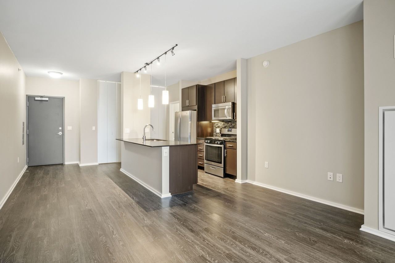 123 N Desplaines St - Photo 5 of 23