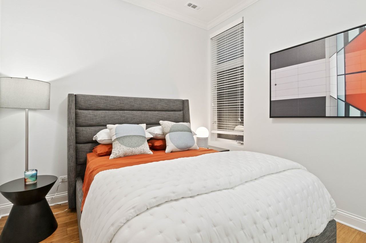 1050 W Monroe St #2-2 - Photo 5 of 19