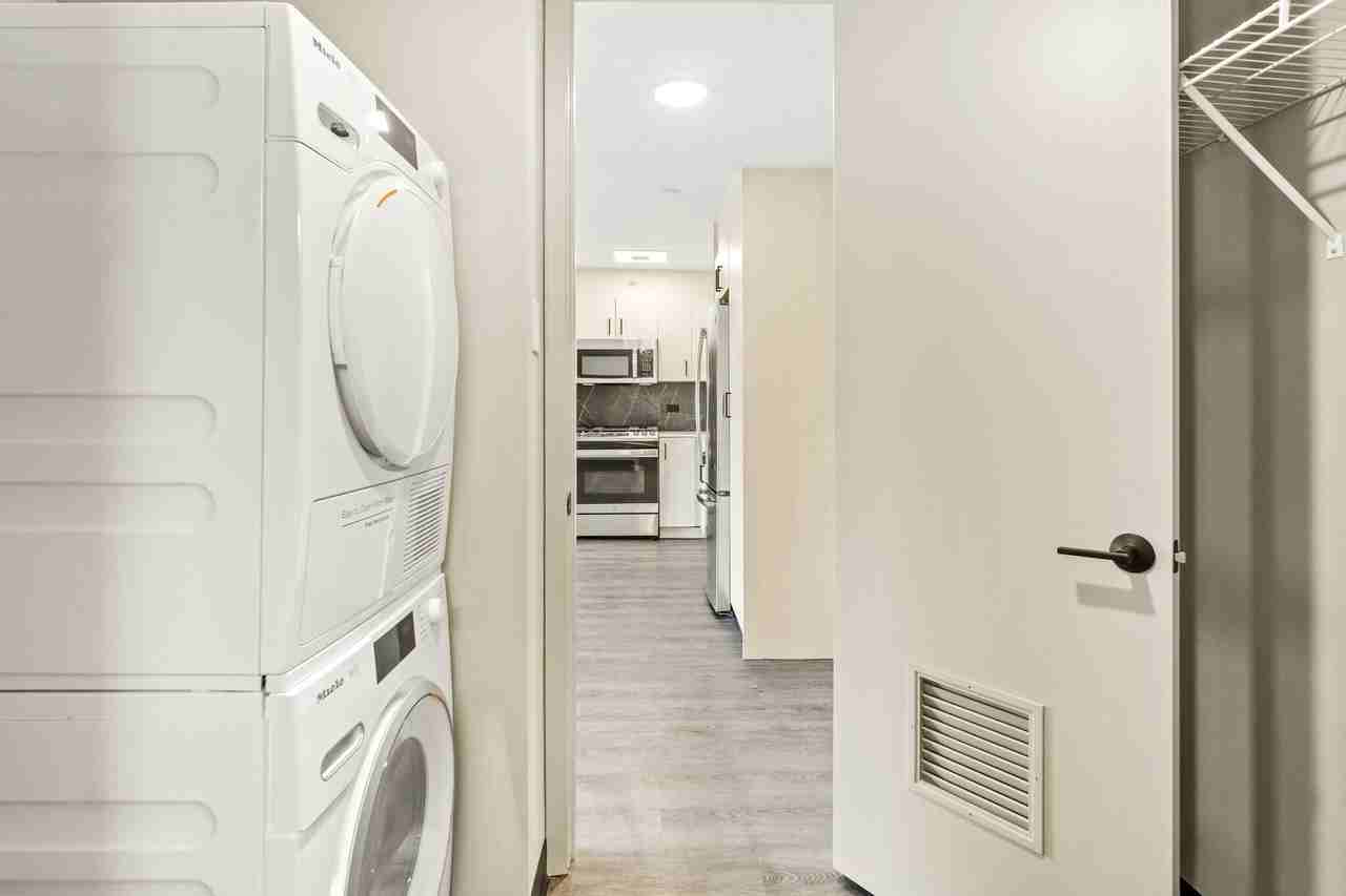 1922 W Ogden Ave - Photo 3 of 16