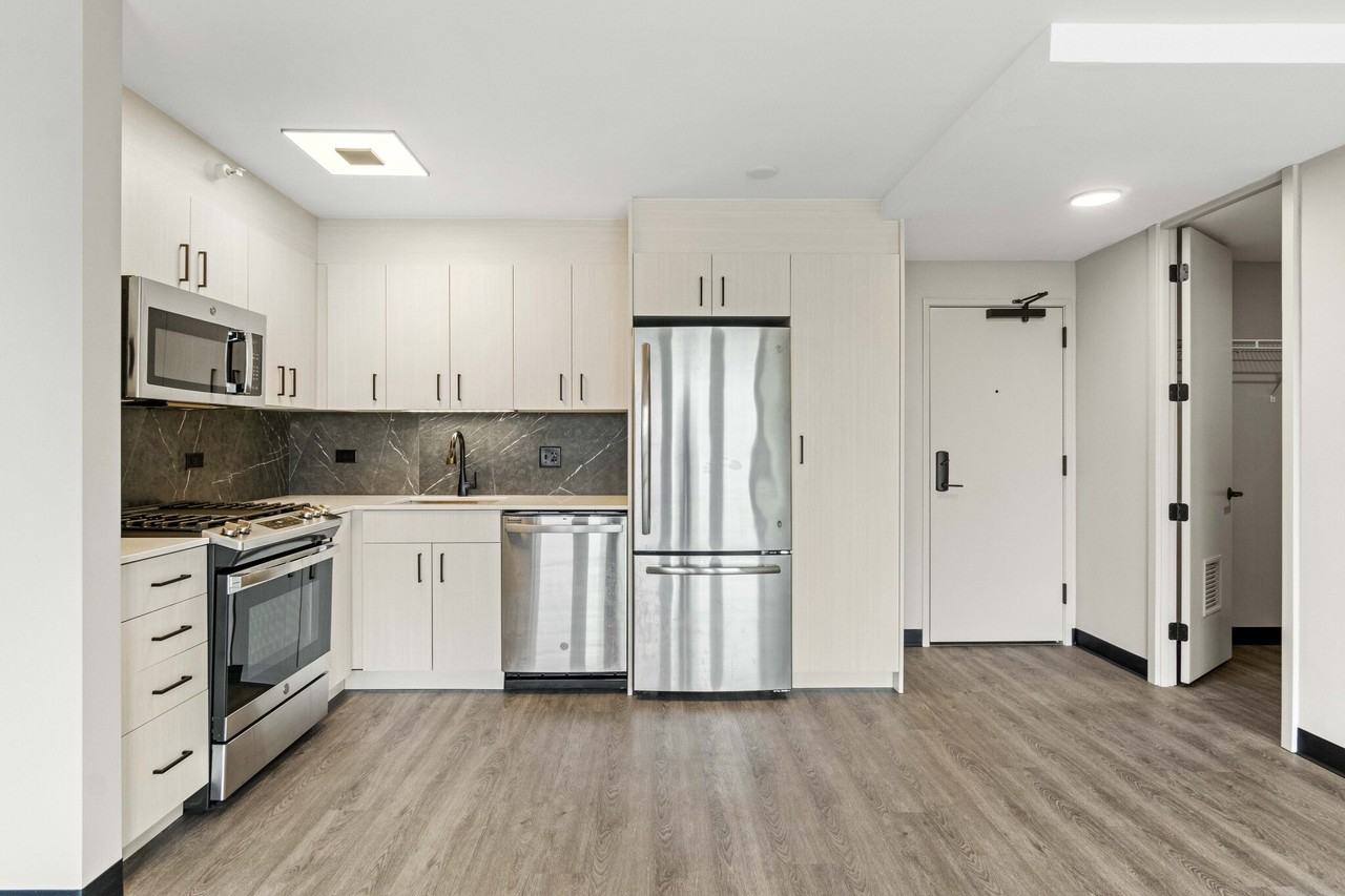 2122 W Ogden Ave #1-1 - Photo 2 of 10