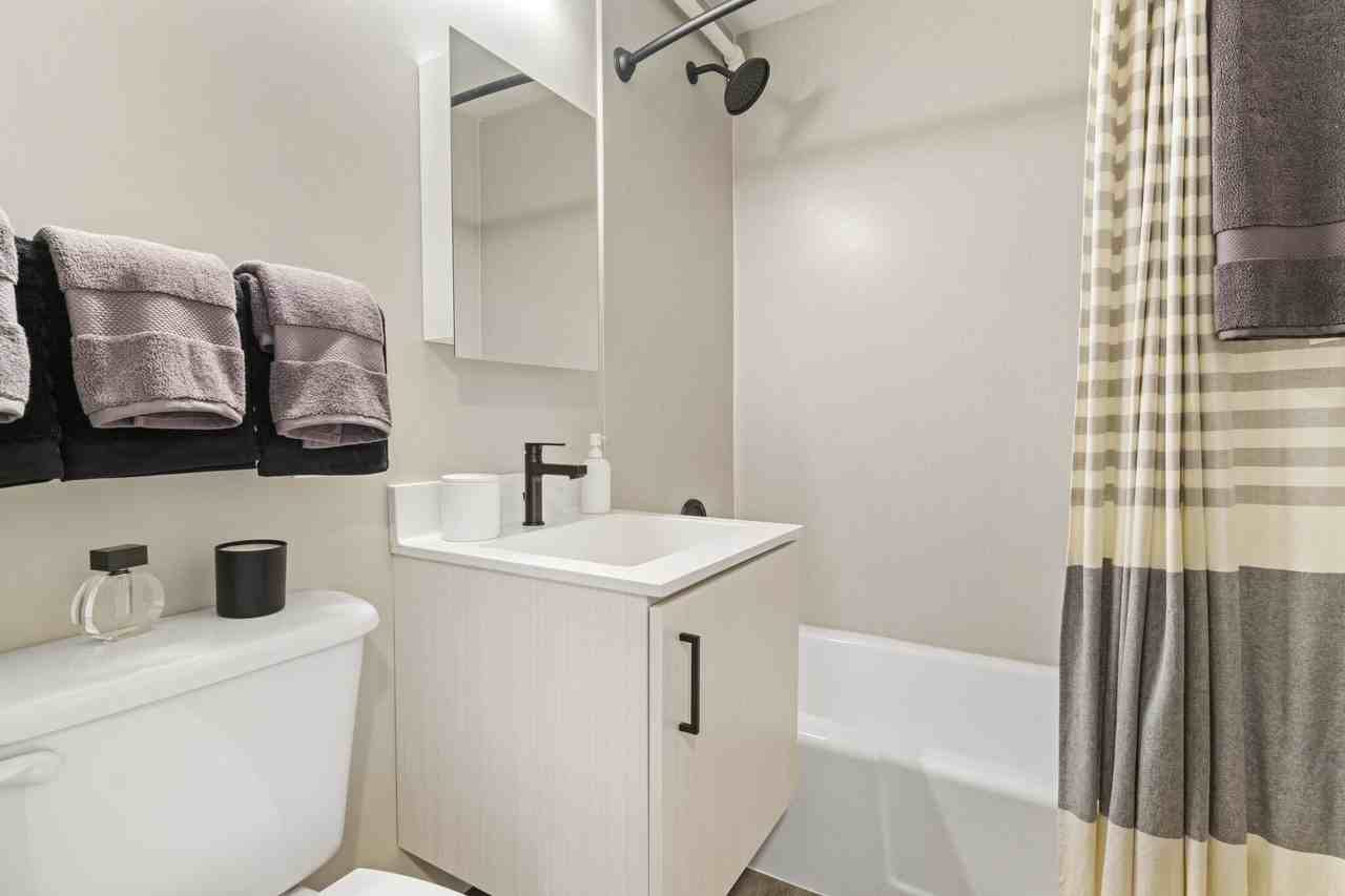 2122 W Ogden Ave #1-1 - Photo 7 of 10