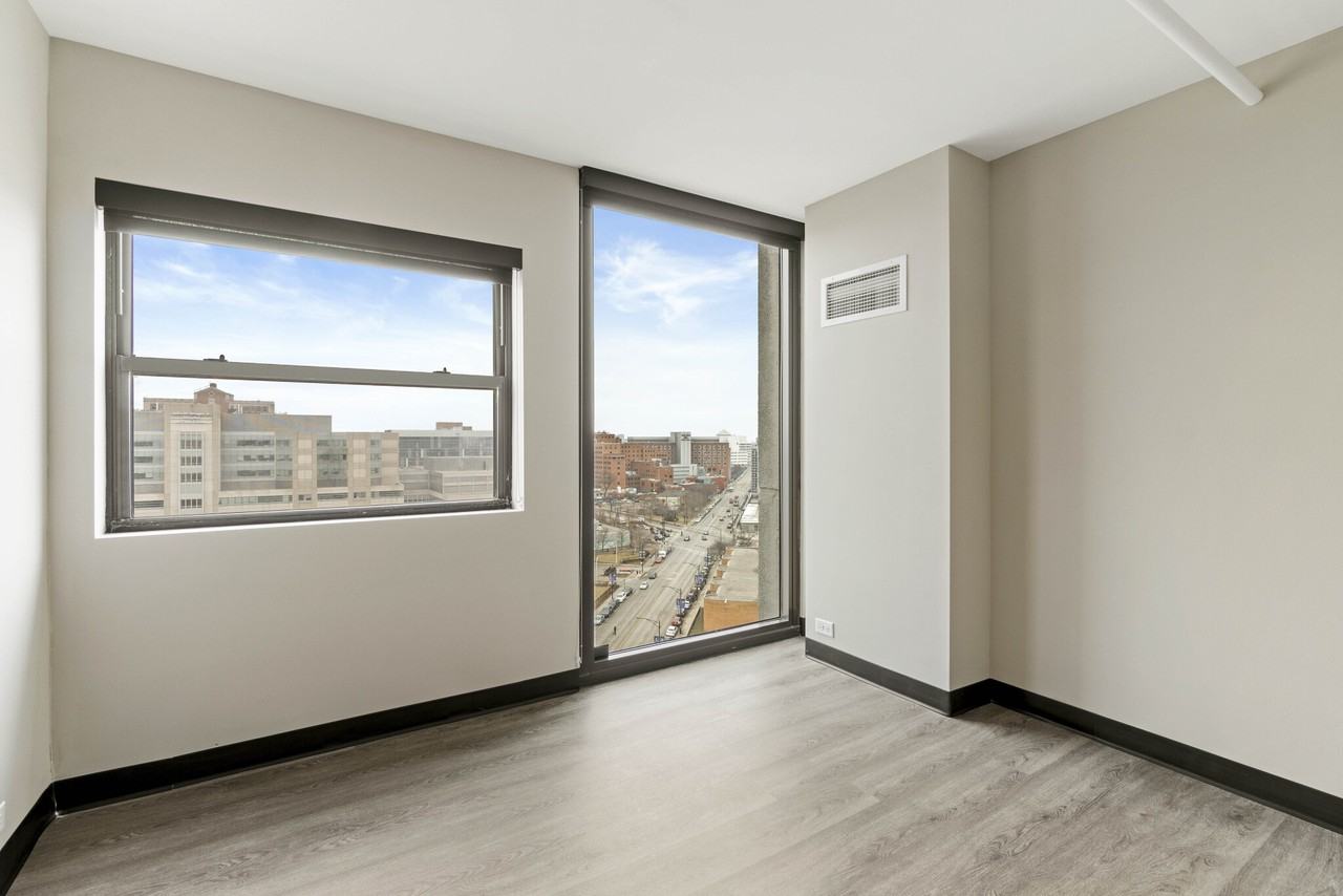 1922 W Ogden Ave #2-2 - Photo 7 of 20