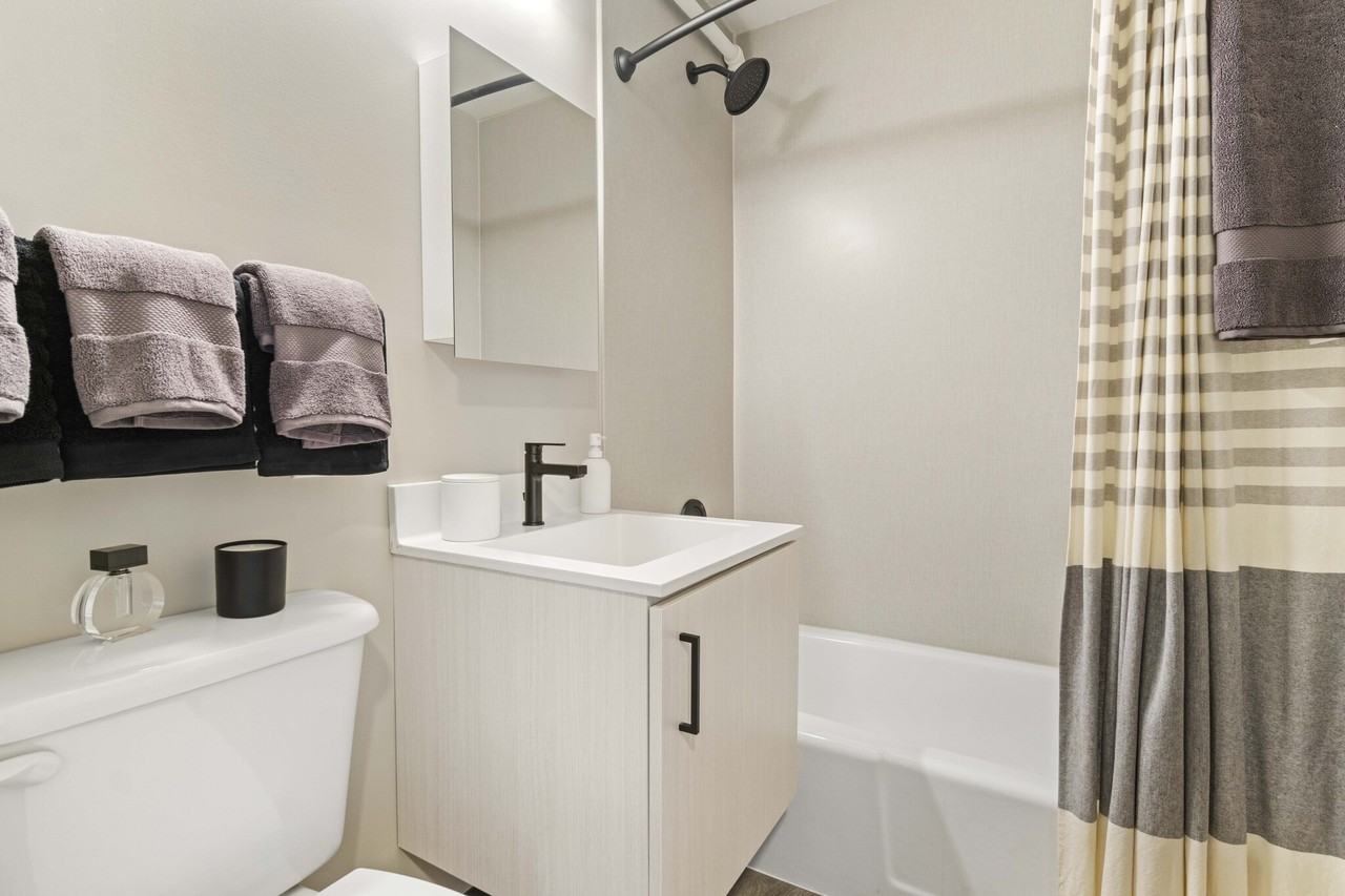 1922 W Ogden Ave #3-2 - Photo 3 of 20