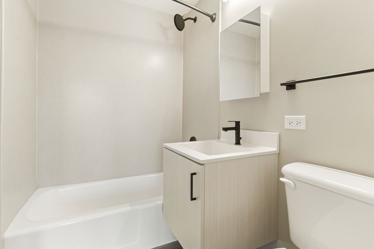 1922 W Ogden Ave #3-2 - Photo 7 of 20