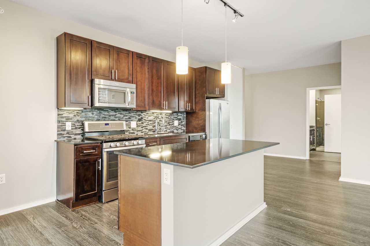 123 N Desplaines St #2-2 - Photo 7 of 41