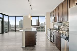 featured image of 123 N Desplaines St #3-3