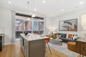 featured image of 1050 W Monroe St #3-2