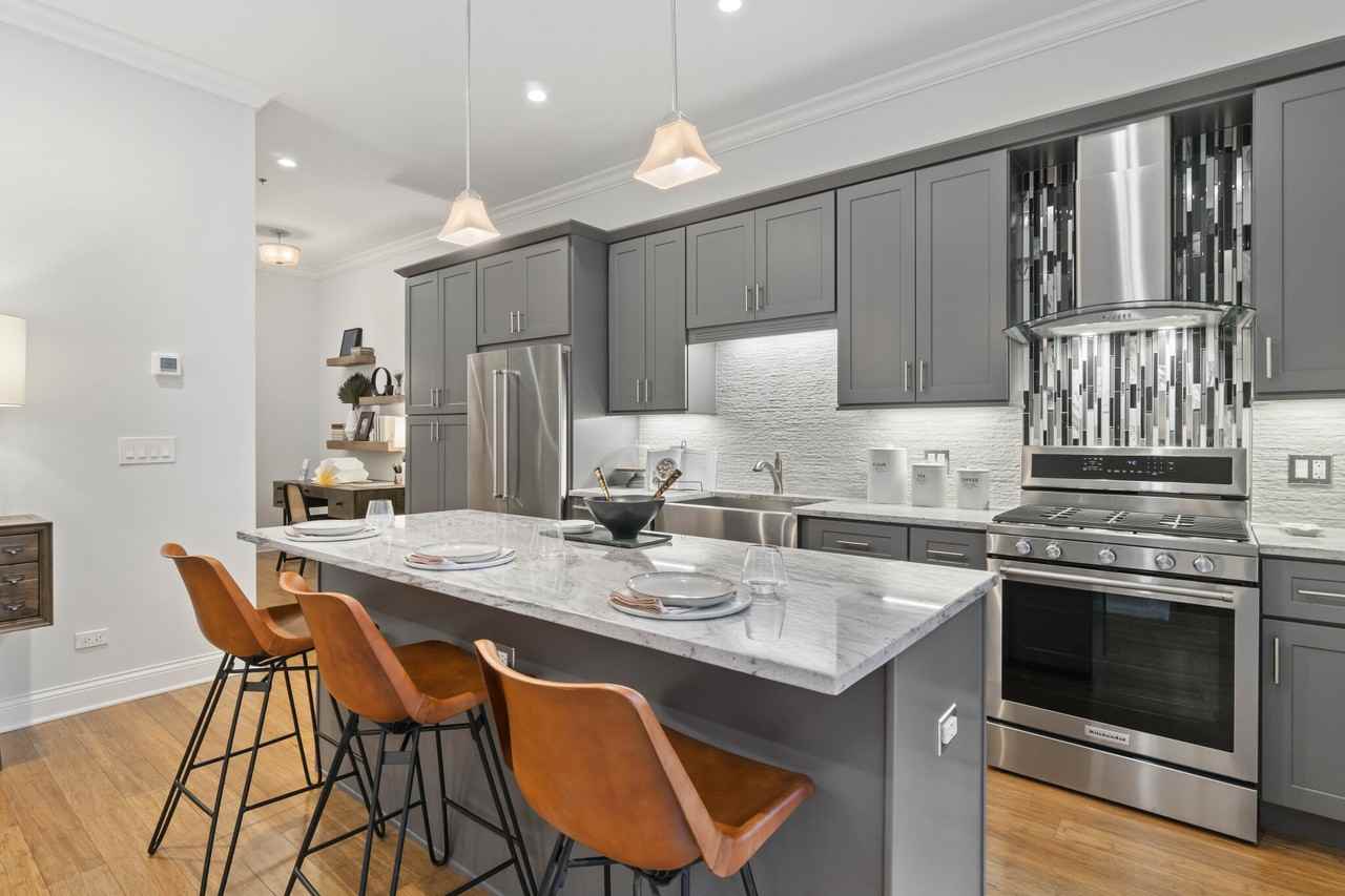 1050 W Monroe St #3-2 - Photo 2 of 19