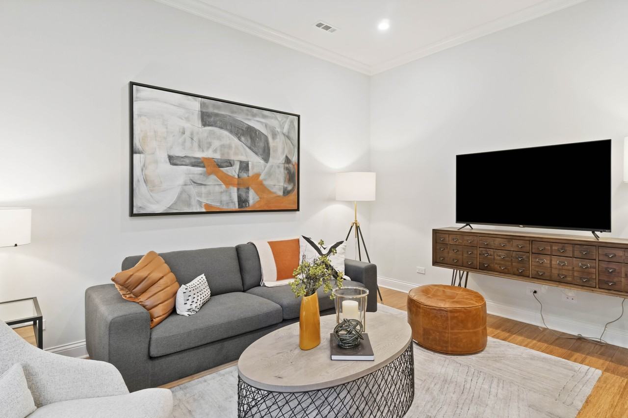 1050 W Monroe St #3-2 - Photo 3 of 19