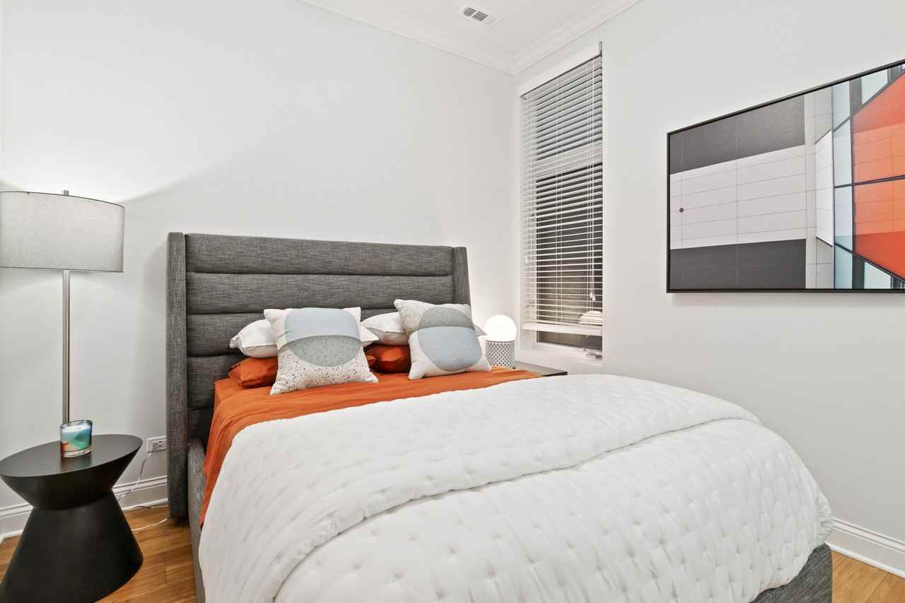 1050 W Monroe St #3-2 - Photo 5 of 19