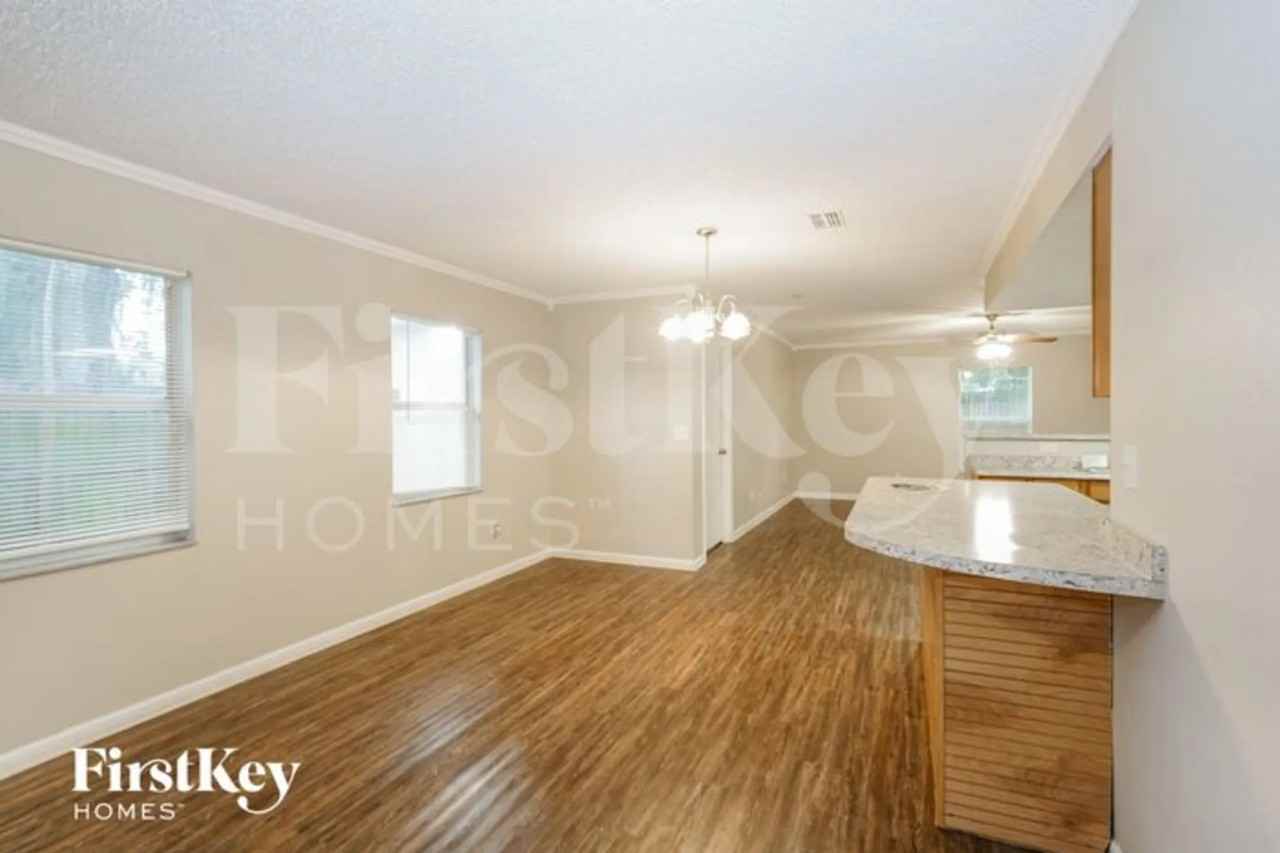 812 W Sligh Ave - Photo 2 of 15