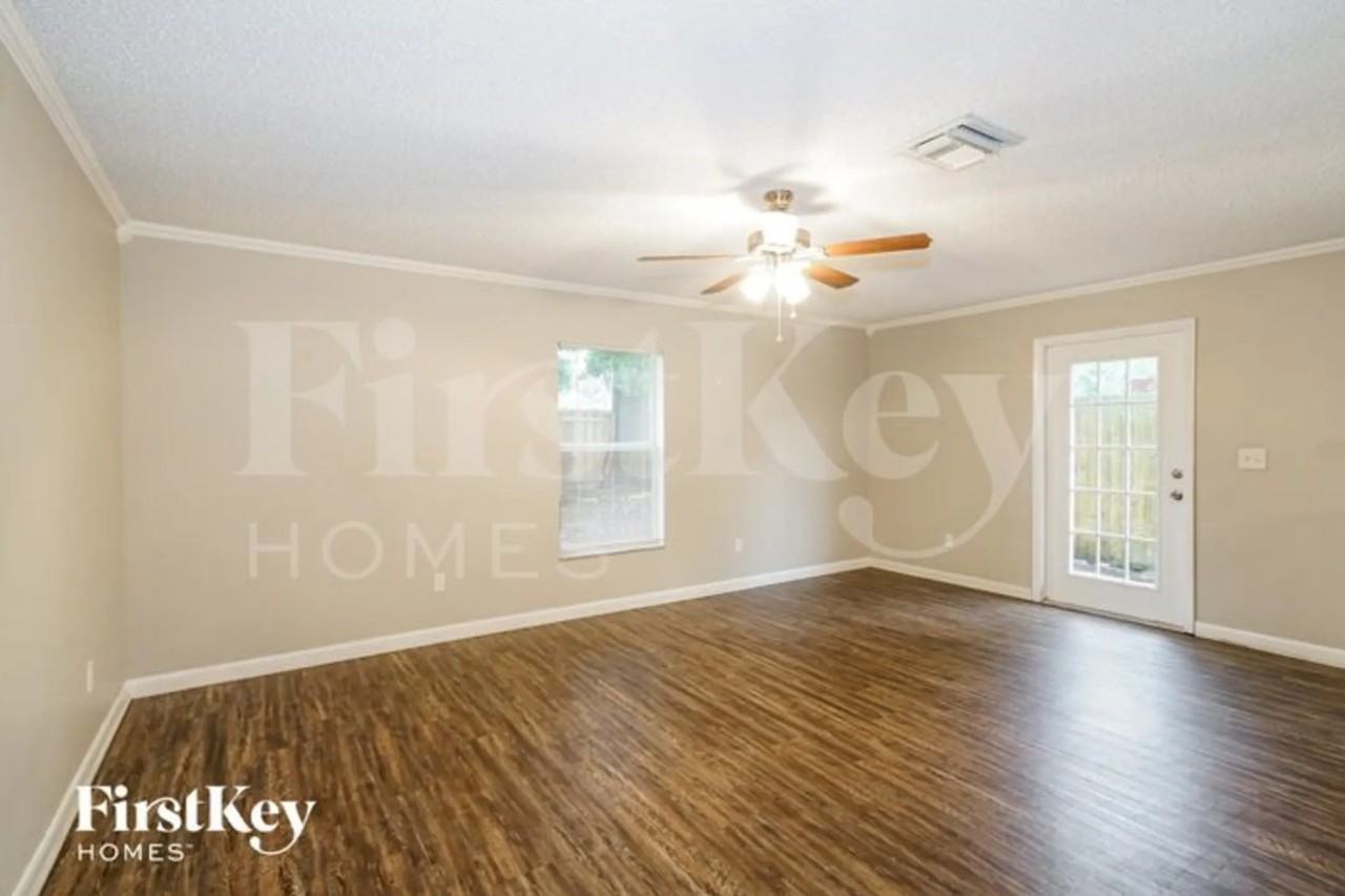 812 W Sligh Ave - Photo 3 of 15