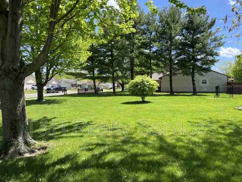 1205 Thomas Dr - Photo 3 of 27
