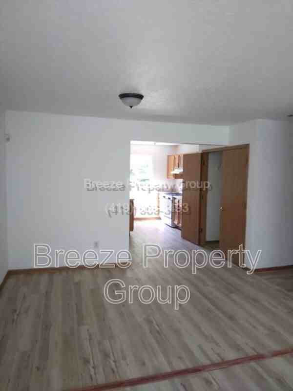 913 Hawthorne St - Photo 3 of 6