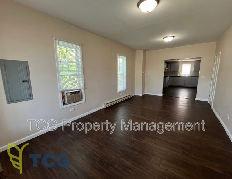 413 W Jackson St - Photo 3 of 12