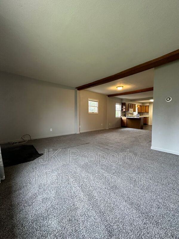 921 9th Ave S #921 - Photo 6 of 15