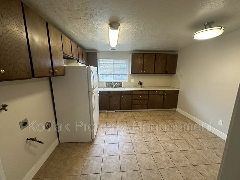 1525 Marilyn Dr #K - Photo 4 of 17