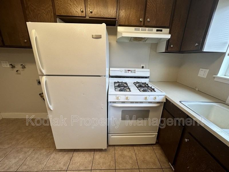 1525 Marilyn Dr #K - Photo 5 of 17