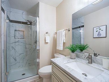 1501 Four Oaks Cir - Photo 2 of 34