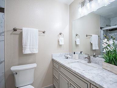 1501 Four Oaks Cir - Photo 3 of 34