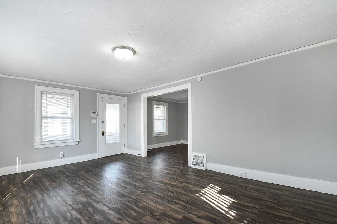 1246 Diamond Ave - Photo 2 of 11
