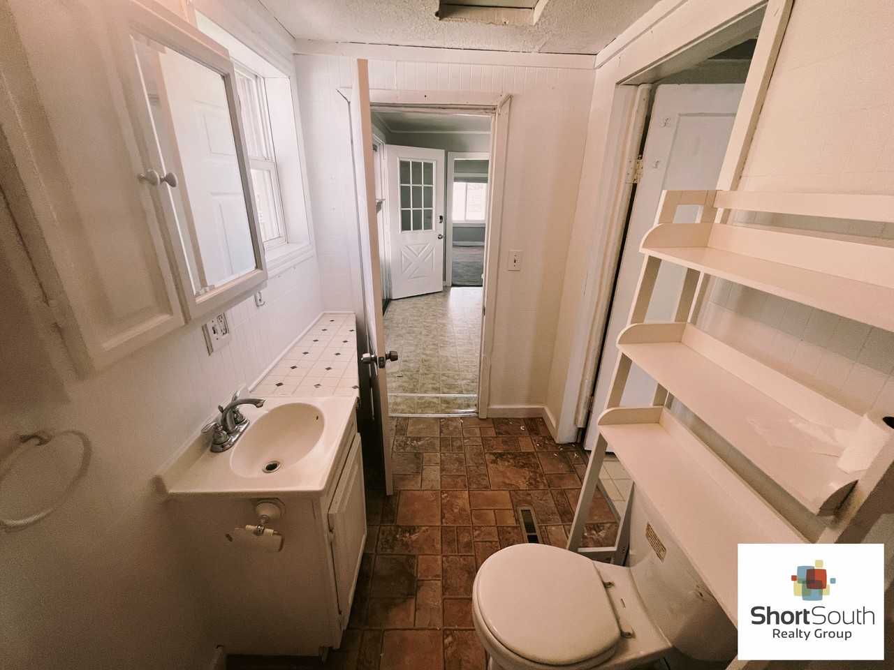 541 E South Ave - Photo 3 of 9