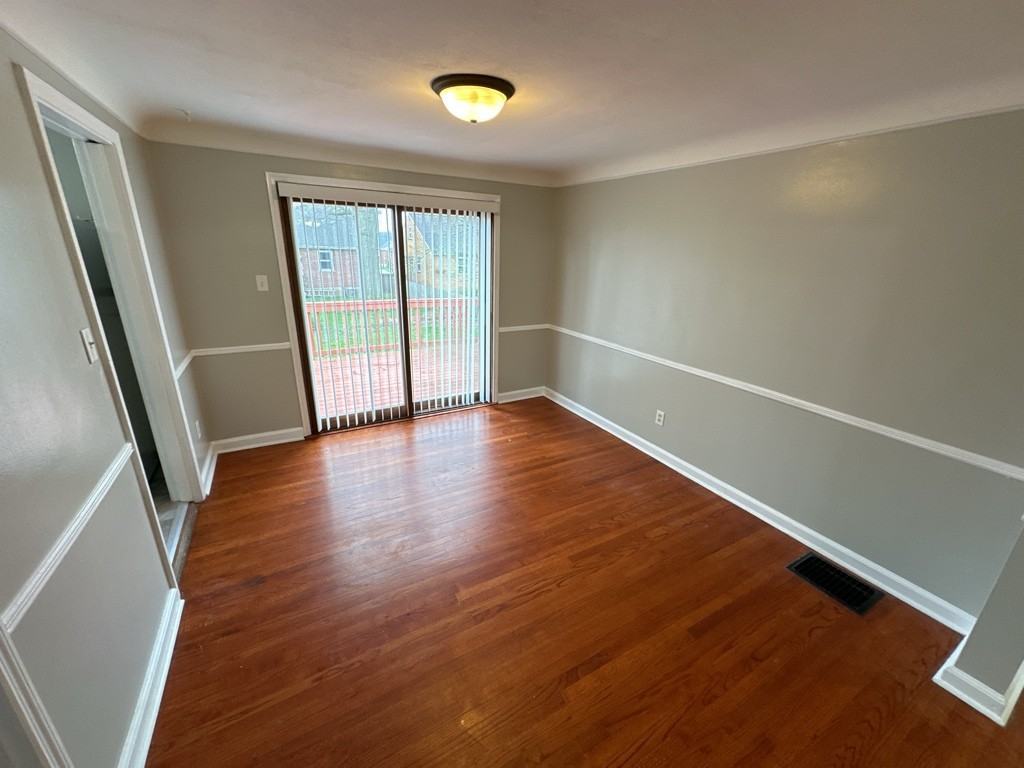 3847 Gatewood Ln - Photo 2 of 12