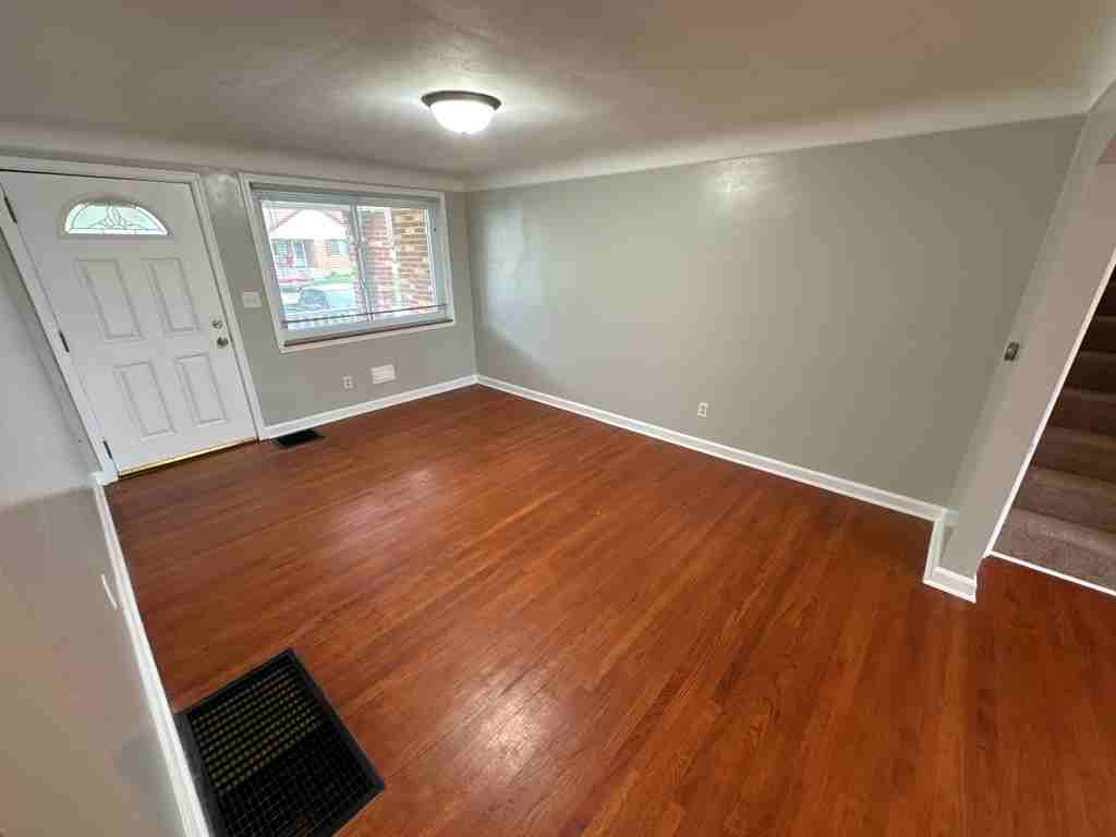 3847 Gatewood Ln - Photo 3 of 12