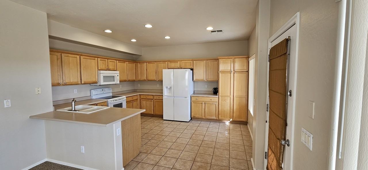 2250 S 88th Dr - Photo 3 of 24