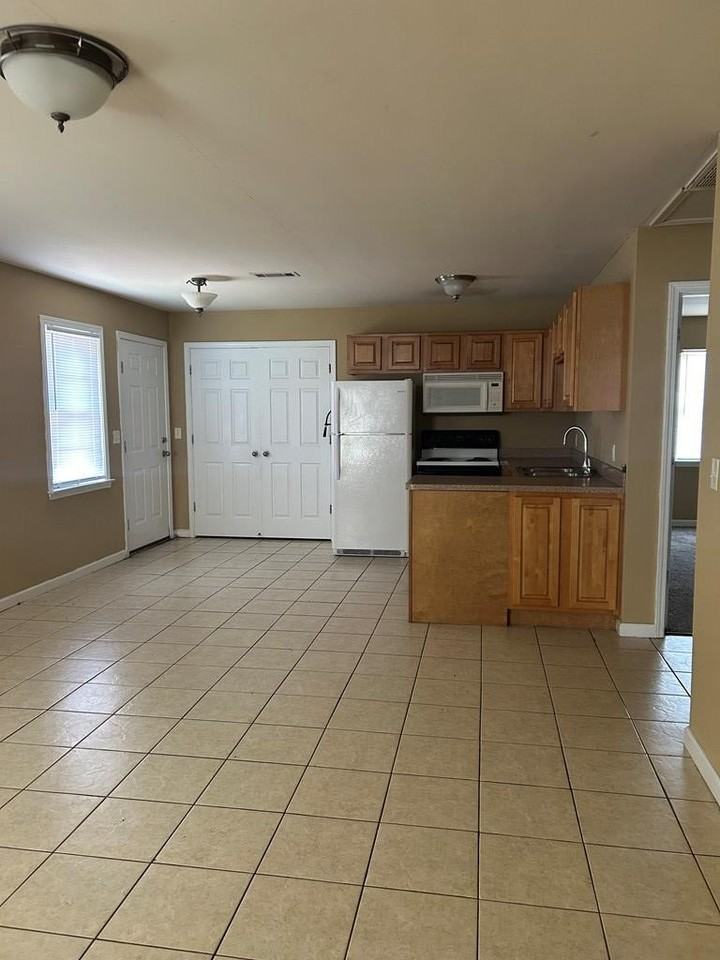 410 E Elm St Apt 7b - Photo 5 of 9