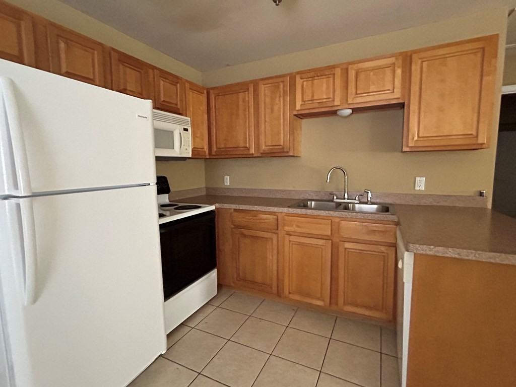 410 E Elm St Apt 7b - Photo 6 of 9