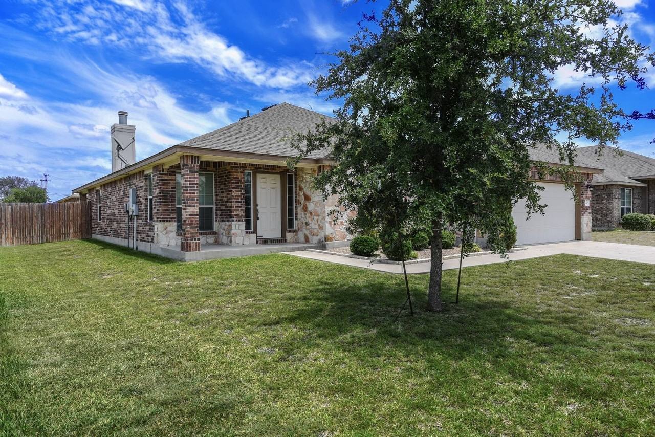 9402 Zayden Dr - Photo 2 of 27