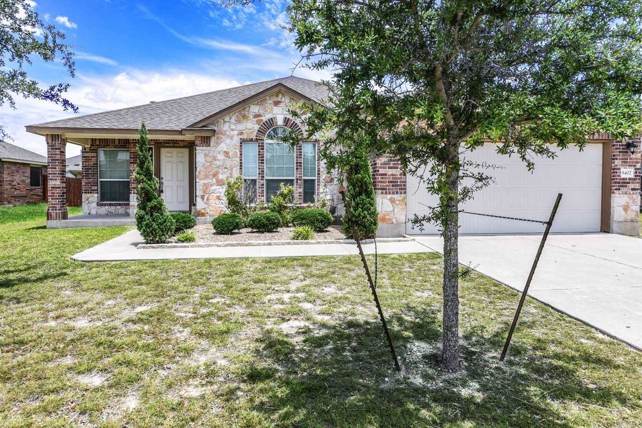 9402 Zayden Dr - Photo 3 of 27