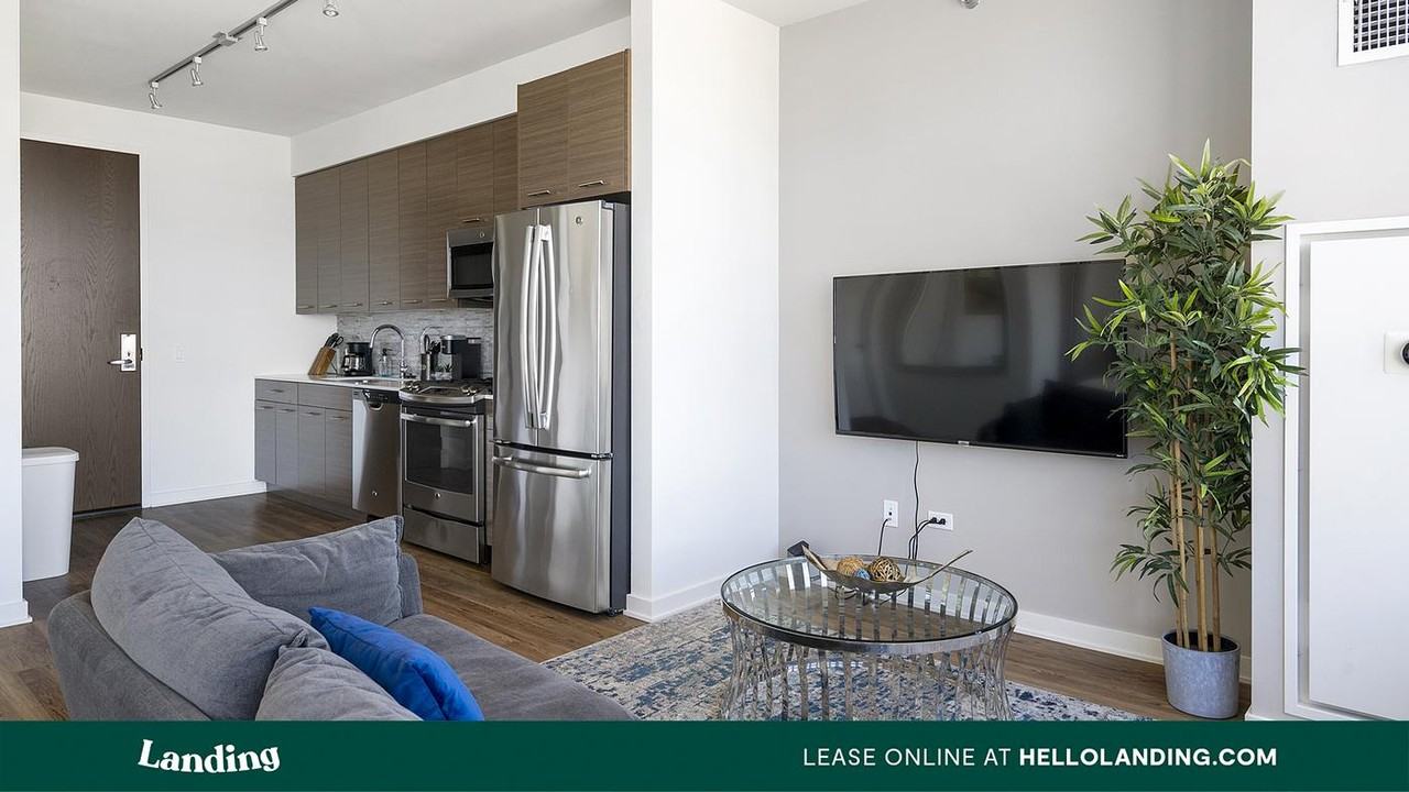 347 W Chestnut St - Photo 4 of 50