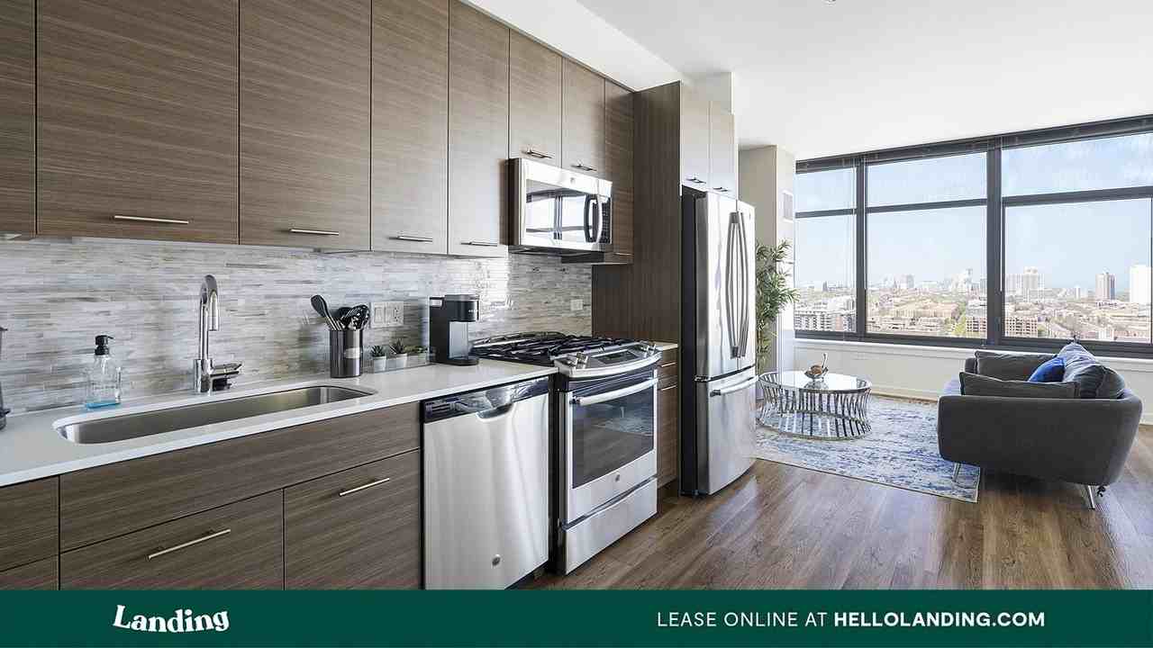 347 W Chestnut St - Photo 5 of 50